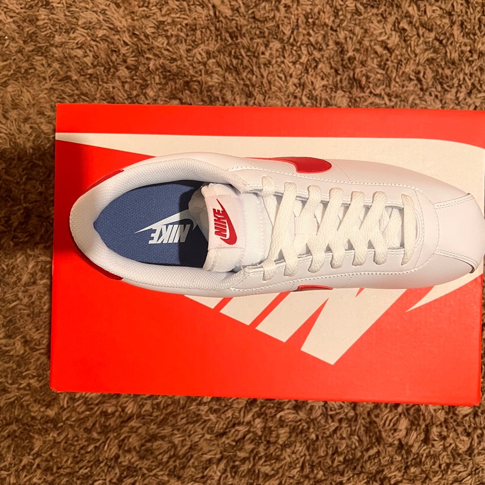 Nike Men's White and Red Classic Sneakers - Picture 2 of 3